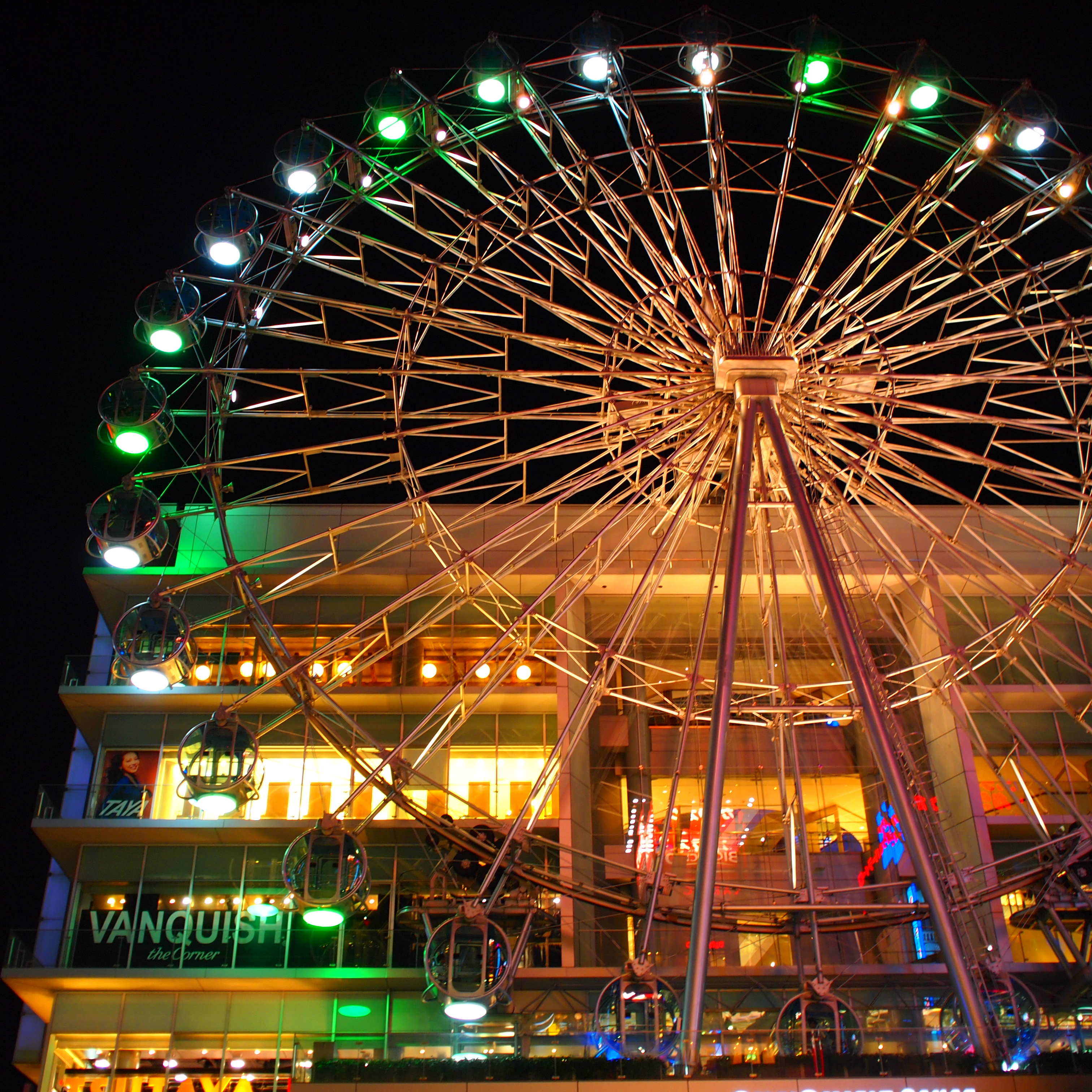 <b>E-PL1 / M.ZUIKO DIGITAL 17mm F2.8 / 約4MB / 3,024×3,024 / 1/10秒 / F2.8 / -0.3EV / ISO200 / 17mm / アートフィルター：ポップアート</b>