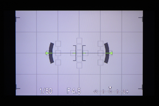 <b>水平および垂直の傾きを表示する電子水準器</b>