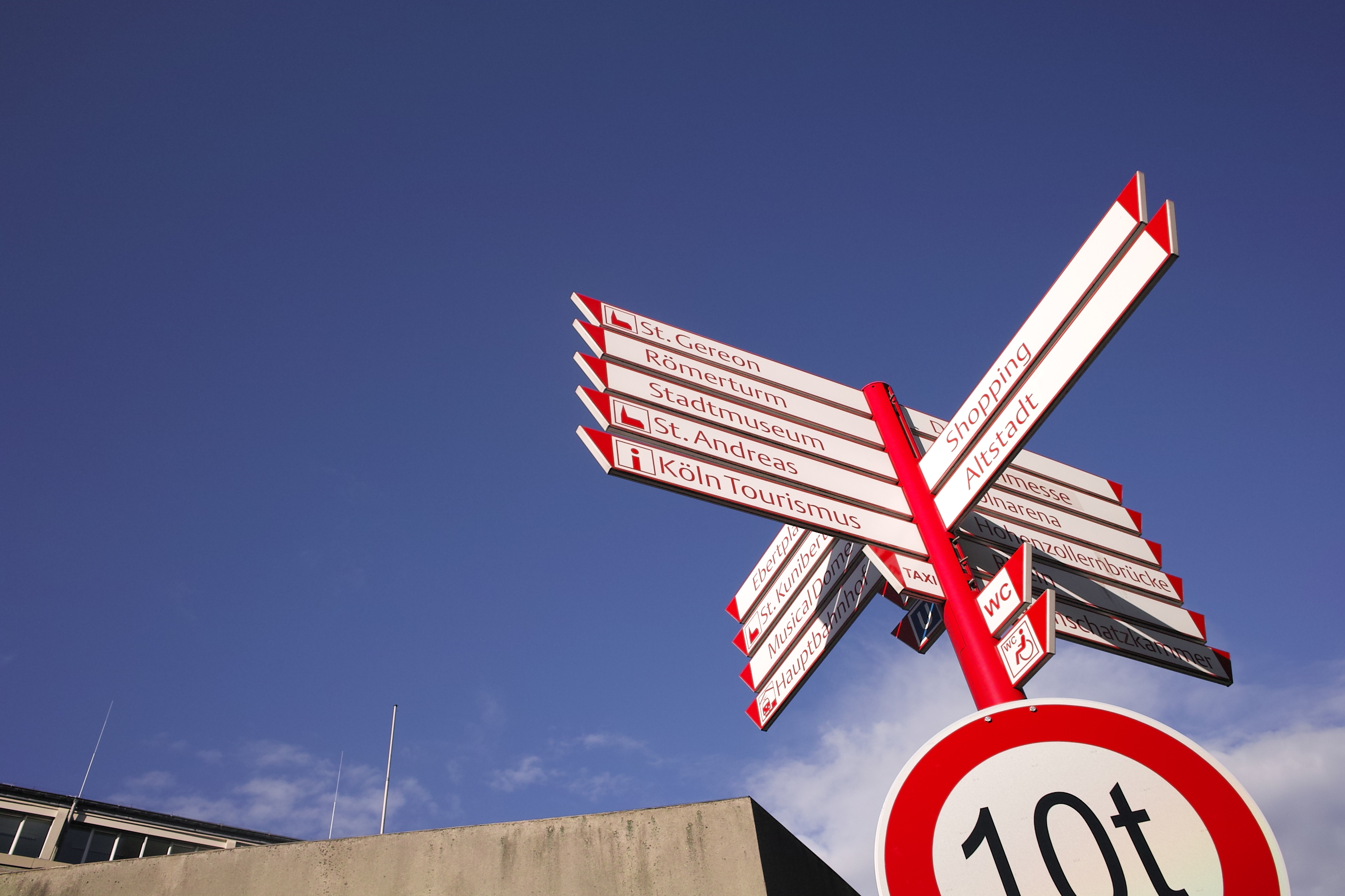 <b>DP1x / 2,640×1,760 / 1/320秒 / F8 / 0EV / ISO100 / 絞り優先AE / WB:晴れ / 16.6mm</b>