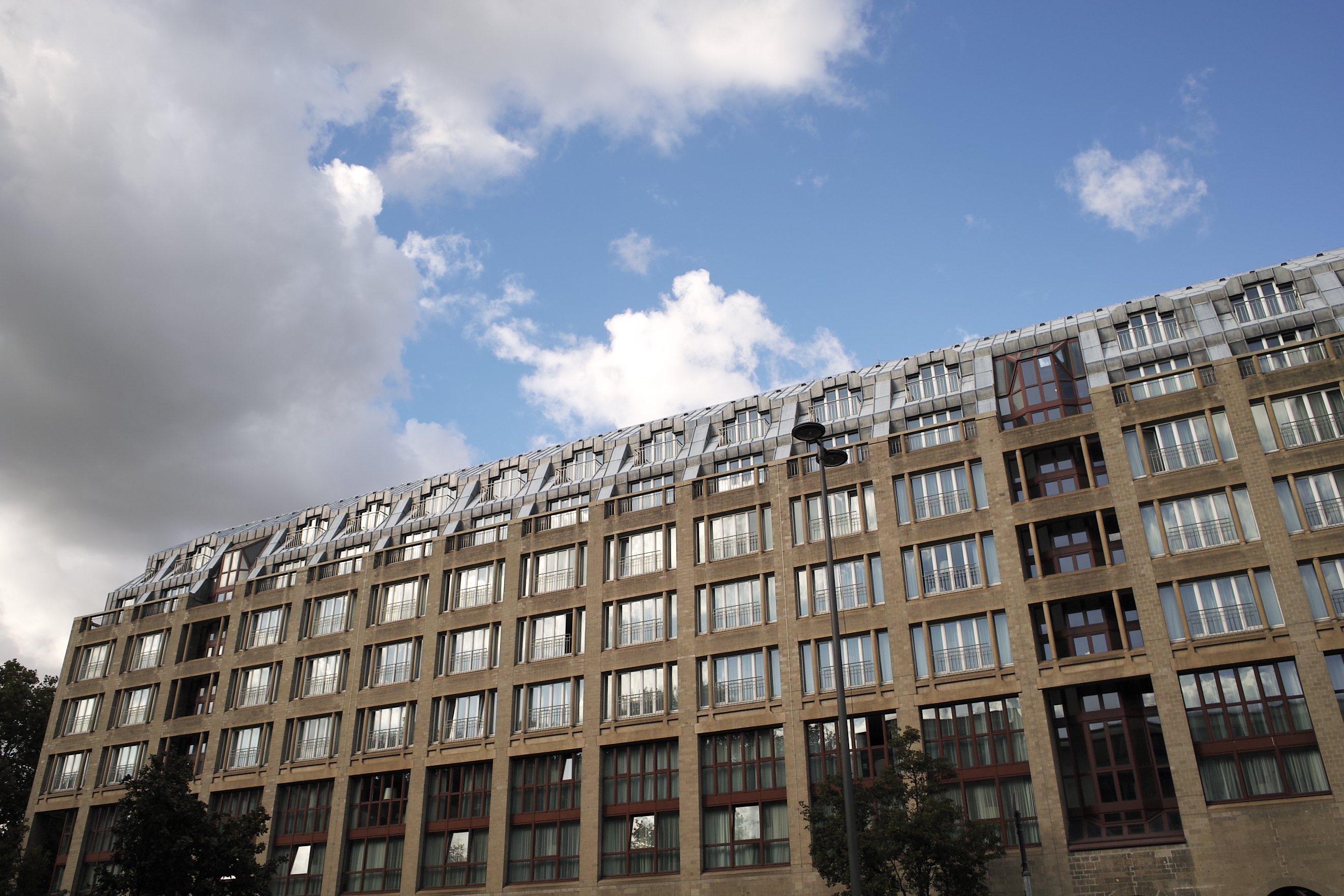 <b>DP1x / 2,640×1,760 / 1/320秒 / F5.6 / -0.3EV / ISO100 / 絞り優先AE / WB:オート / 16.6mm</b>