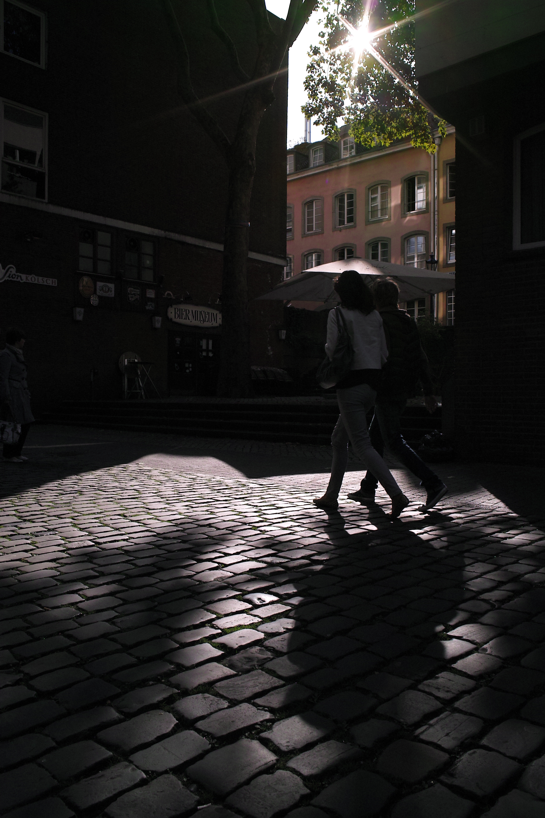 <b>DP1x / 1,760×2,640 / 1/320秒 / F8 / -1.3EV / ISO100 / 絞り優先AE / WB:オート / 16.6mm</b>