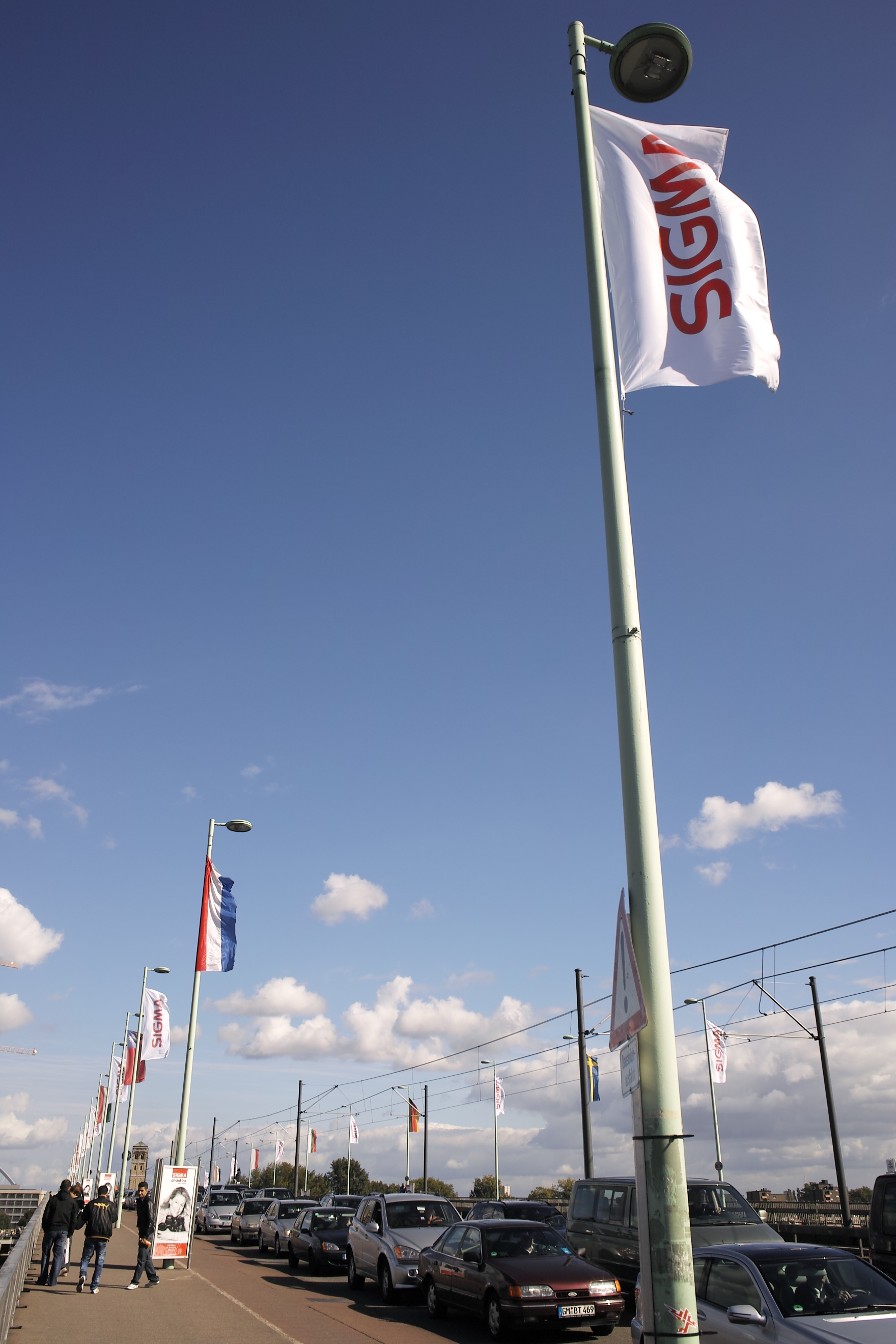 <b>DP1x / 1,760×2,640 / 1/320秒 / F8 / -0.7EV / ISO100 / 絞り優先AE / WB:オート / 16.6mm</b>