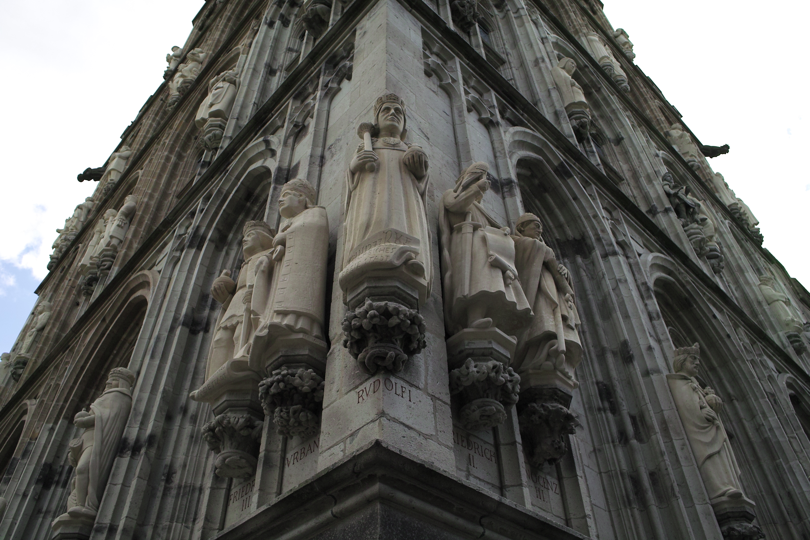 <b>DP1x / 2,640×1,760 / 1/200秒 / F5.6 / 0EV / ISO100 / 絞り優先AE / WB:オート / 16.6mm</b>