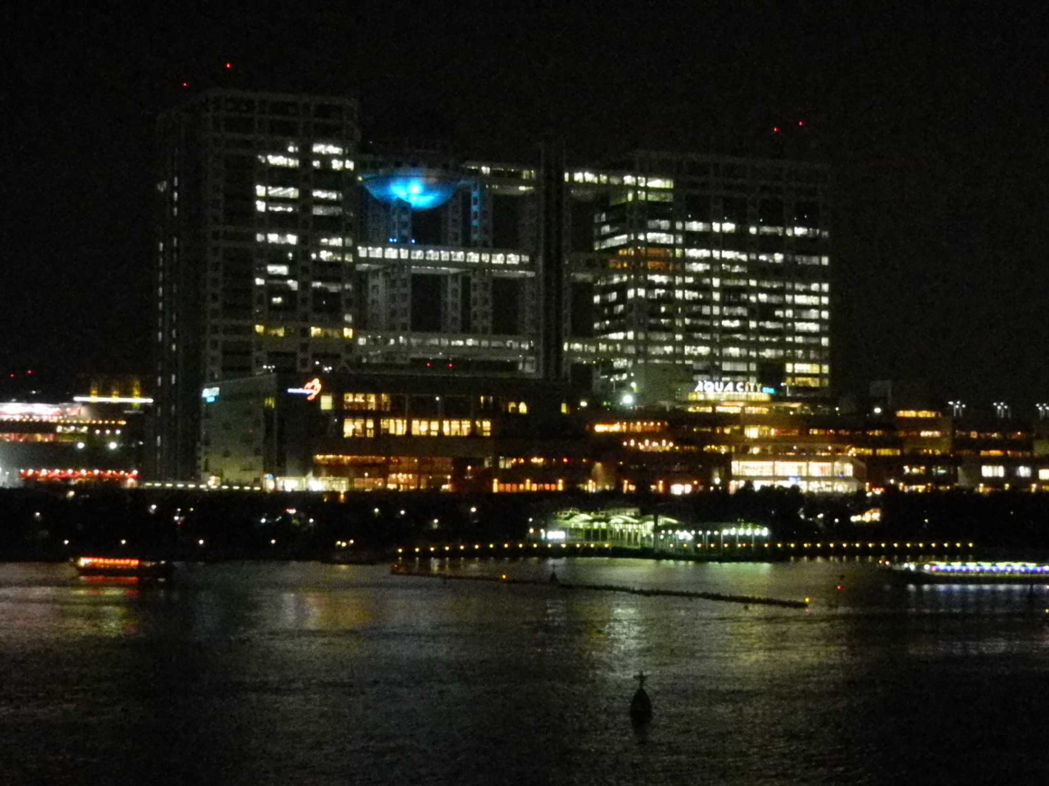 <b>ISO3200<br>COOLPIX S1100pj / 約742K / 2,048×1,536 / 1/27秒 / F4.8 / -1EV / WB:晴天 / 14.9mm</b>