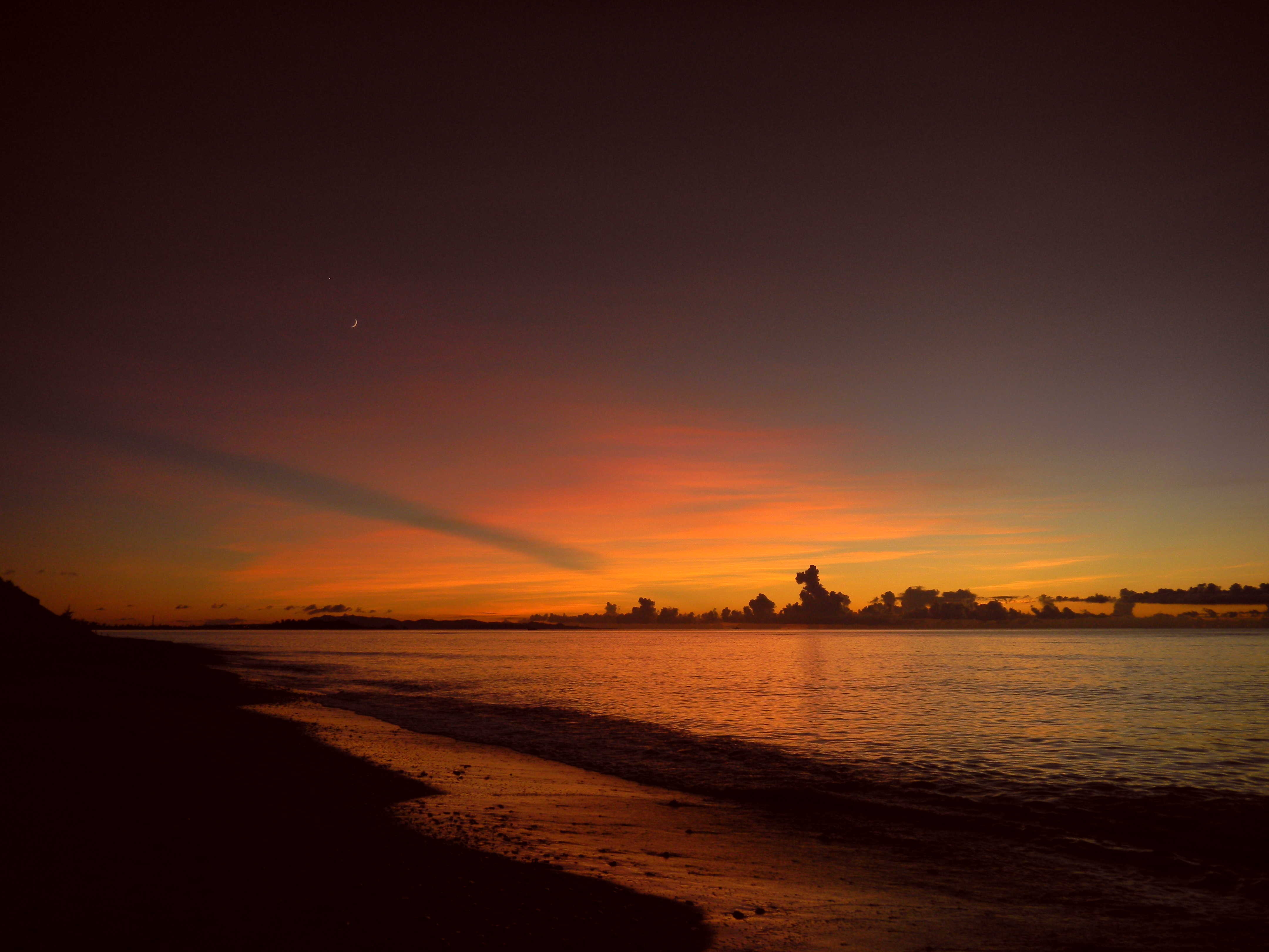 <b>シーンモード：夕焼け<br>COOLPIX S1100pj / 約3.1MB / 4,320×3,240 / 1/54秒 / F3.9 / -0.7EV / ISO80 / WB:オート / 5mm</b>