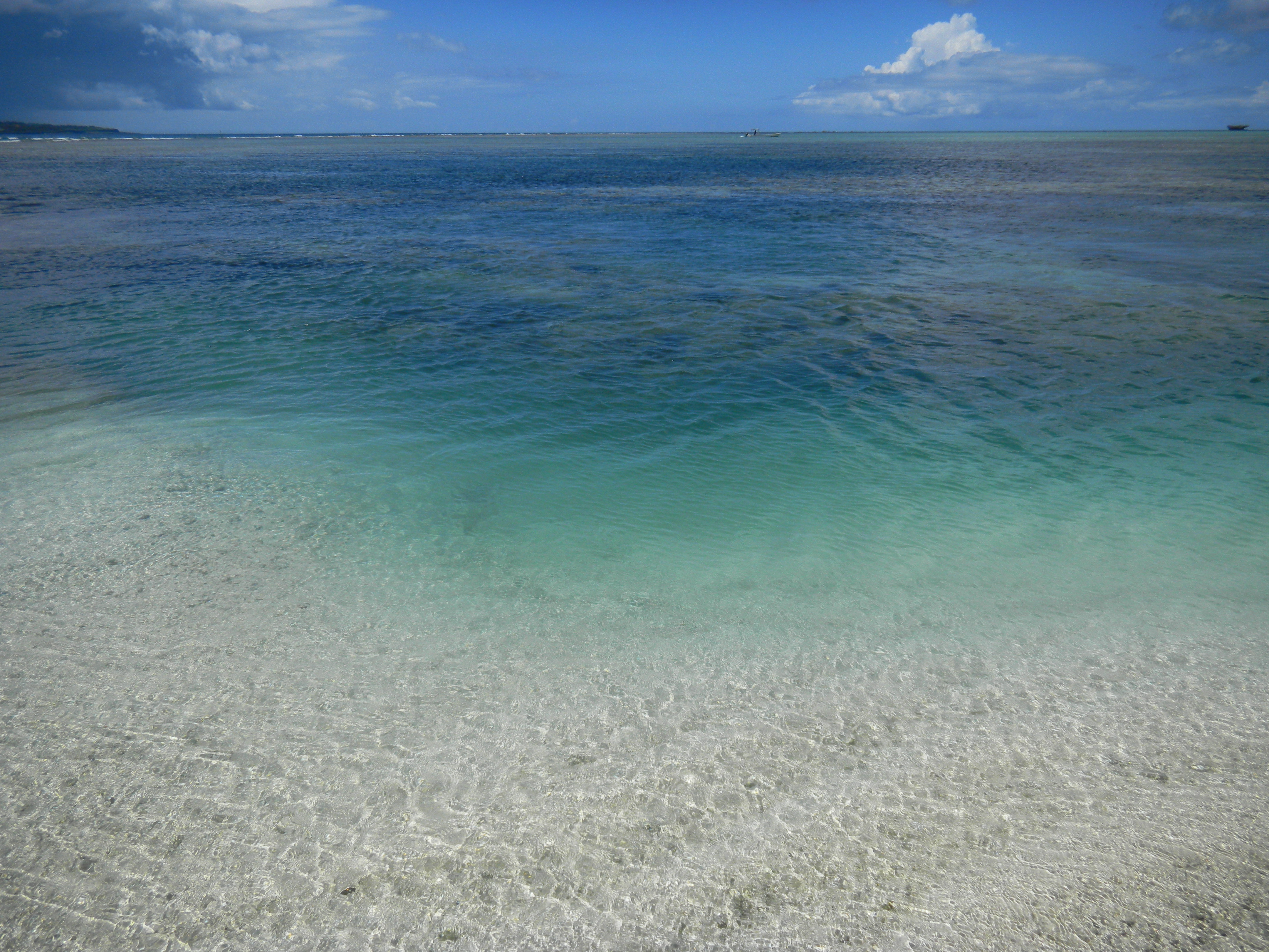 <b>シーンモード：ビーチ<br>COOLPIX S1100pj / 約2.9MB / 4,320×3,240 / 1/464秒 / F7.8 / 0EV / ISO80 / WB:オート / 5mm</b>