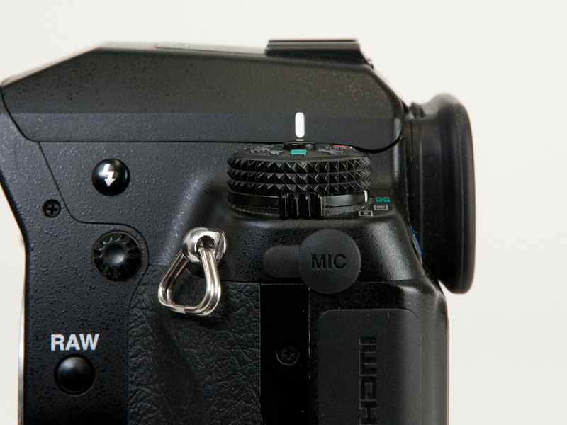 <b>モードダイヤル。左がK-5、右がK-7</b>