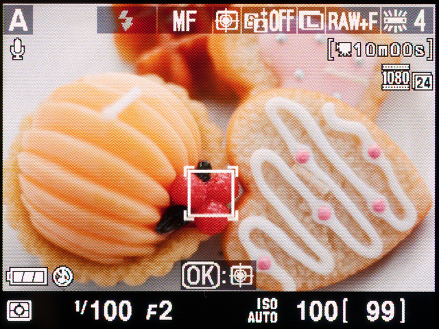 <b>ライブビュー時の画面。測距エリアのフレームをピントを合わせたい位置に合わせて……</b>