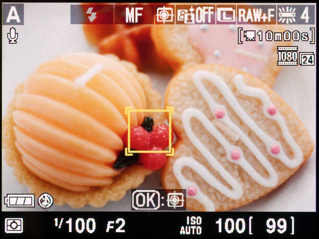 <b>十字キー中央のOKボタンを押すとロック。フレームの色が黄色に変わる</b>