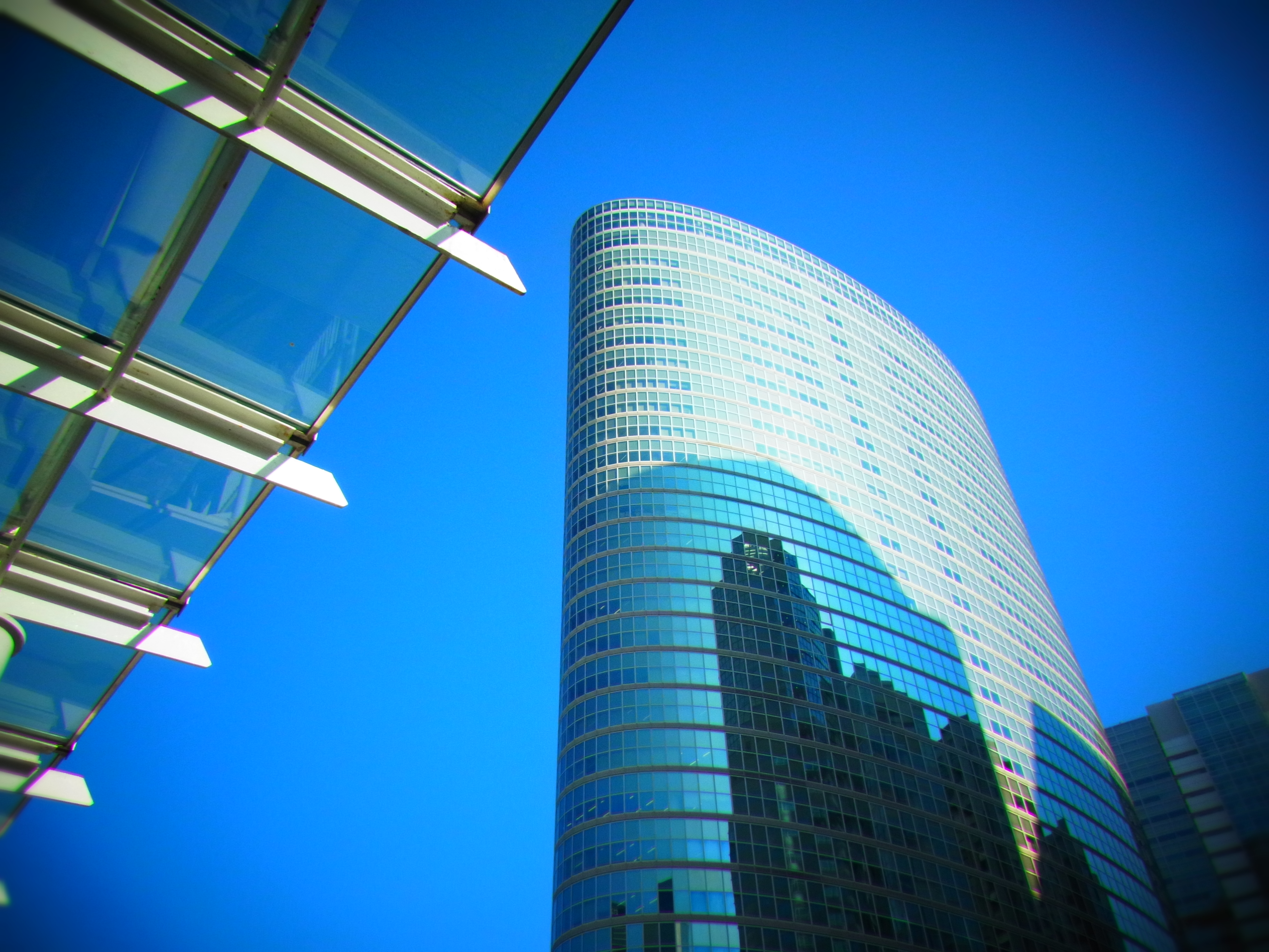 <b>トイカメラ（周辺減光：強）<br>CX4 / 約3.4MB / 3,648×2,736 / 1/410秒 / F7 / 0EV / ISO100 / WB:オート / 4.9mm</b>