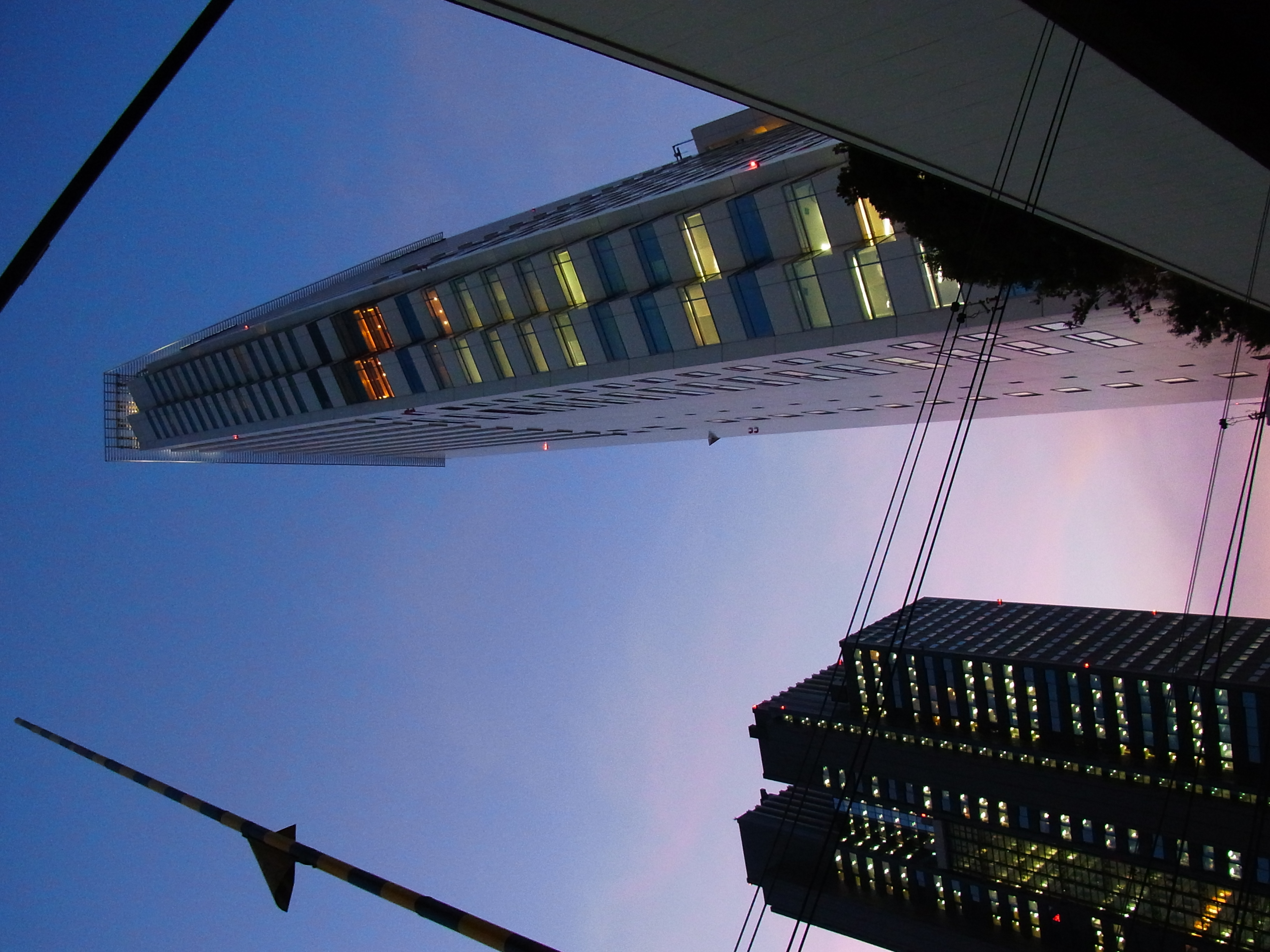 <b>画像設定：ビビッド<br>CX4 / 約3.4MB / 2,736×3,648 / 1/32秒 / F3.5 / -0.3EV / ISO418 / WB:オート / 4.9mm</b>