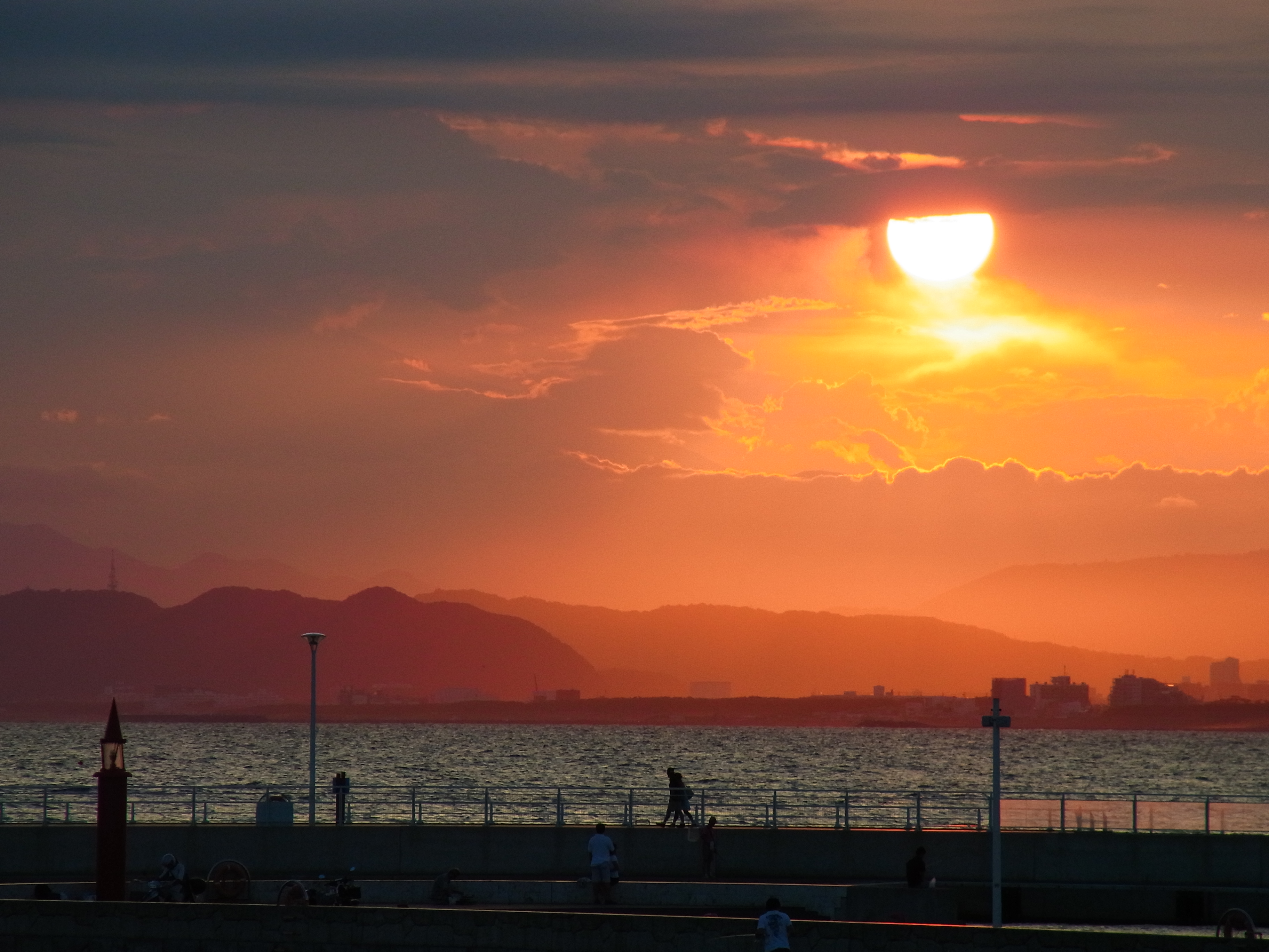 <b>CX4 / 約3.3MB / 3,648×2,736 / 1/350秒 / F5.6 / -0.3EV / ISO100 / WB:オート / 52.5mm</b>