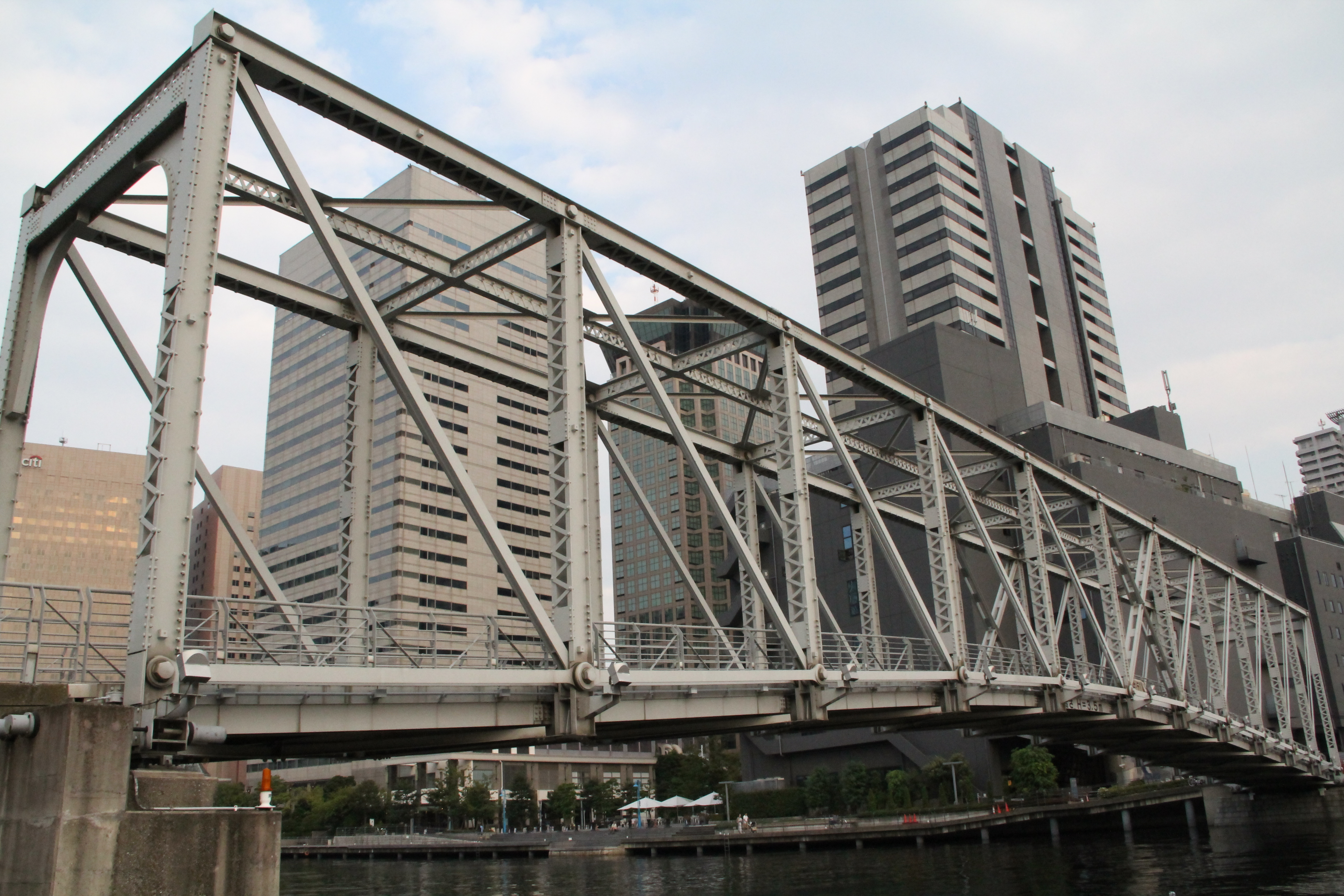 <b>ISO3200（高感度ノイズリダクション：強め）<br>EOS 60D / EF-S 18-135mm F3.5-5.6 IS / 約6.2MB / 5,184×3,456 / 1/640秒 / F16 / 0EV / WB:オート / 18mm</b>