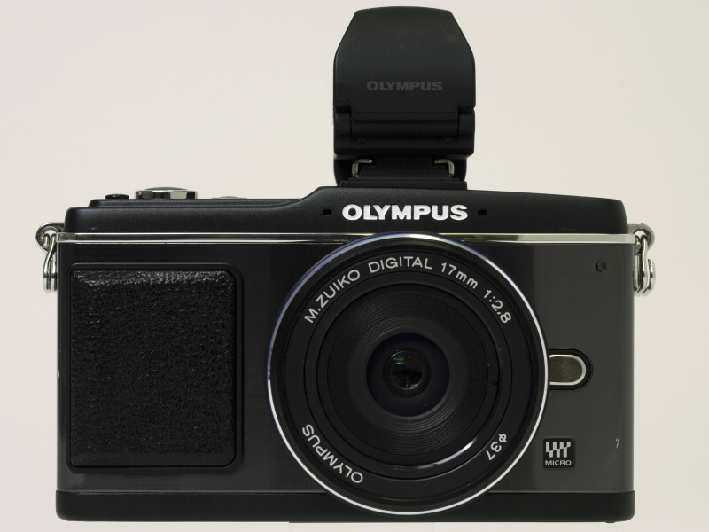 <b>E-P2ブラックにブラックのレンズとVF-2を装着</b>