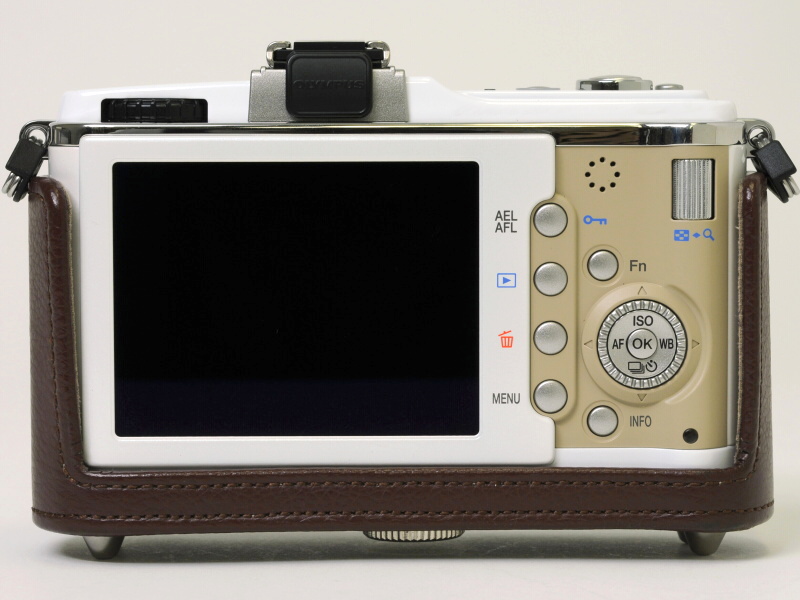 <b>E-P2ホワイトにCS-10Bブラウンを装着</b>