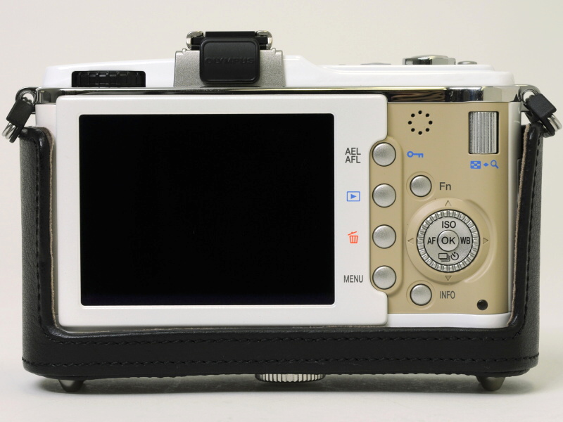 <b>E-P2ホワイトにCS-10Bブラックを装着</b>