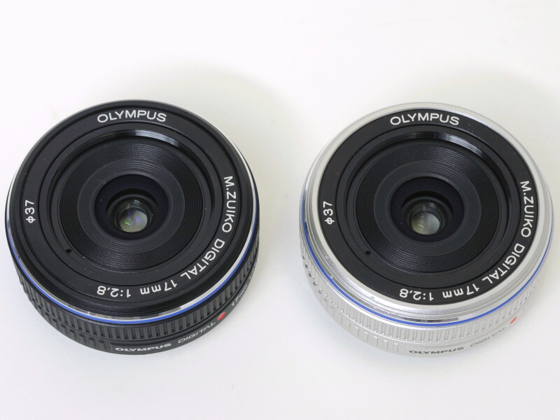 <b>M.ZUIKO DIGITAL 17mm F2.8のブラック（左）とシルバー（右）</b>