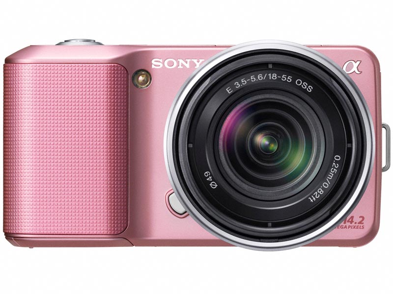 <b>E 18-55mm F3.5-5.6 OSSを装着</b>