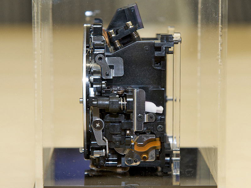 <b>ミラーボックスの両側面</b>