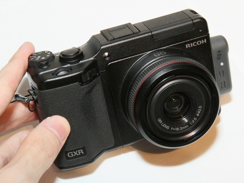 <b>GR LENS A12 28mm F2.5（試作品）を装着したGXR</b>