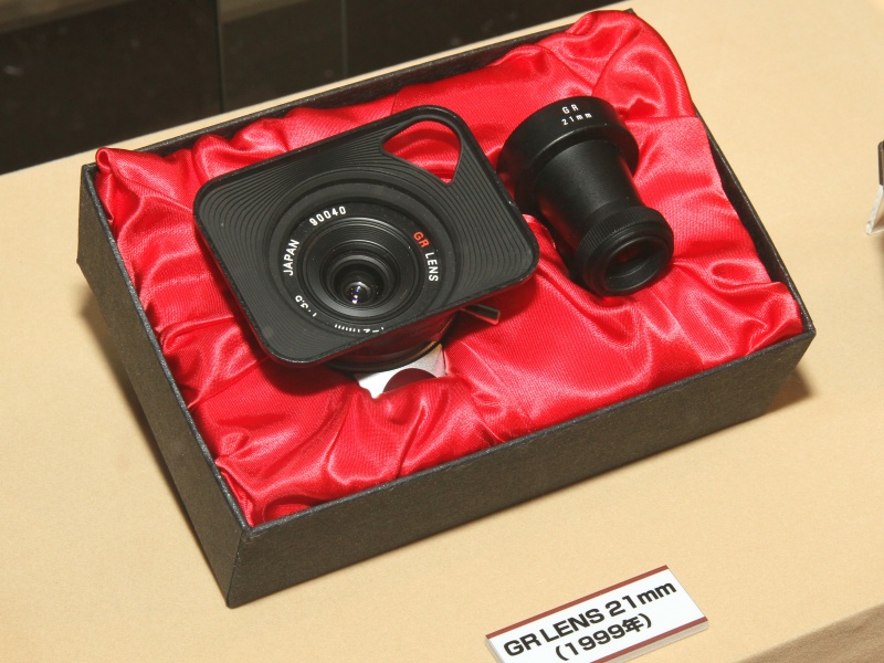 <b>「GR LENS 21mm」（1999年）</b>