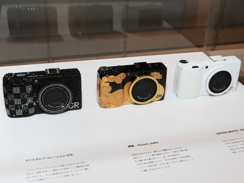 <b>左から「クリスタルデコレーションGR」、「Suzuri_bako」、「GROSS WHITE GR」</b>