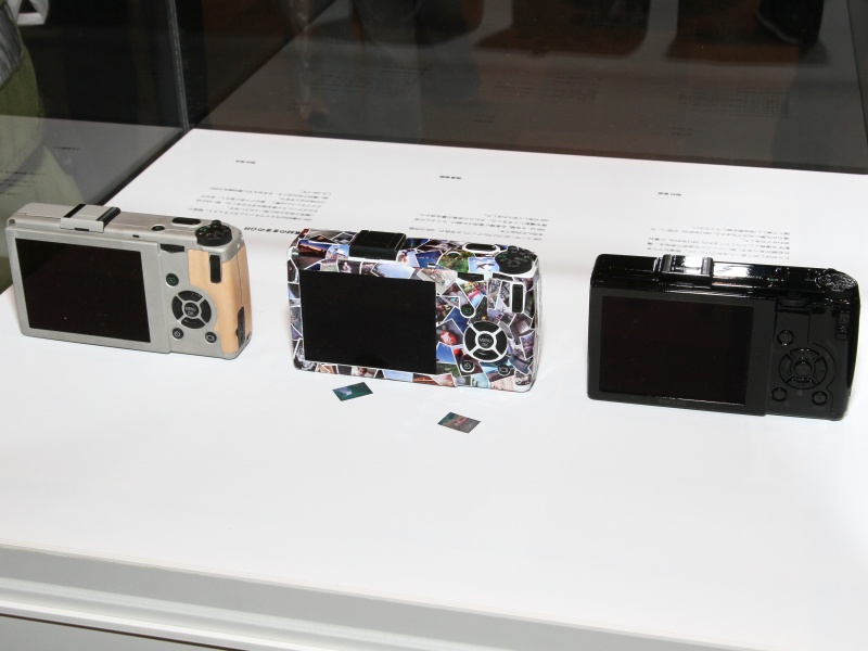 <b>左から「Primitive Black」、「5年分の写真GR」、「素材のままのGR」</b>