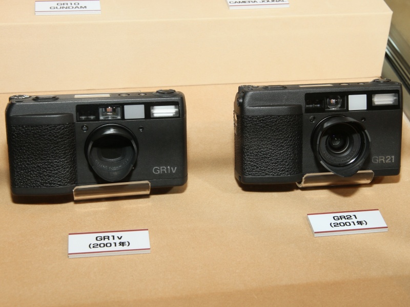 <b>「GR1v」（2001年、左）、「GR21」（2001年、右）</b>