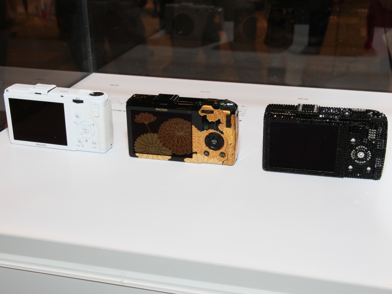 <b>左から「クリスタルデコレーションGR」、「Suzuri_bako」、「GROSS WHITE GR」</b>