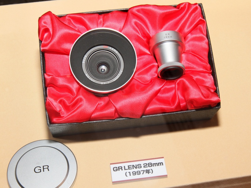 <b>「GR LENS 28mm」（1997年）</b>