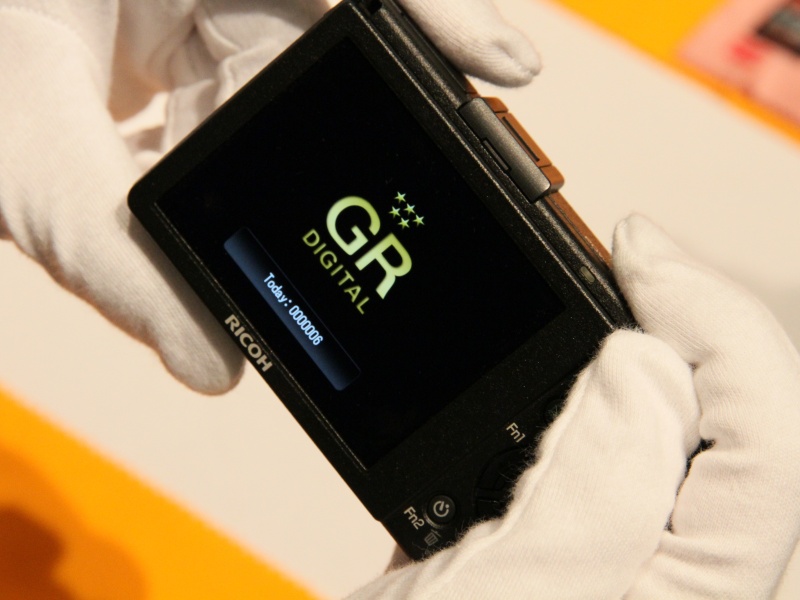 <b>書き換えが完了したGR DIGITAL III</b>