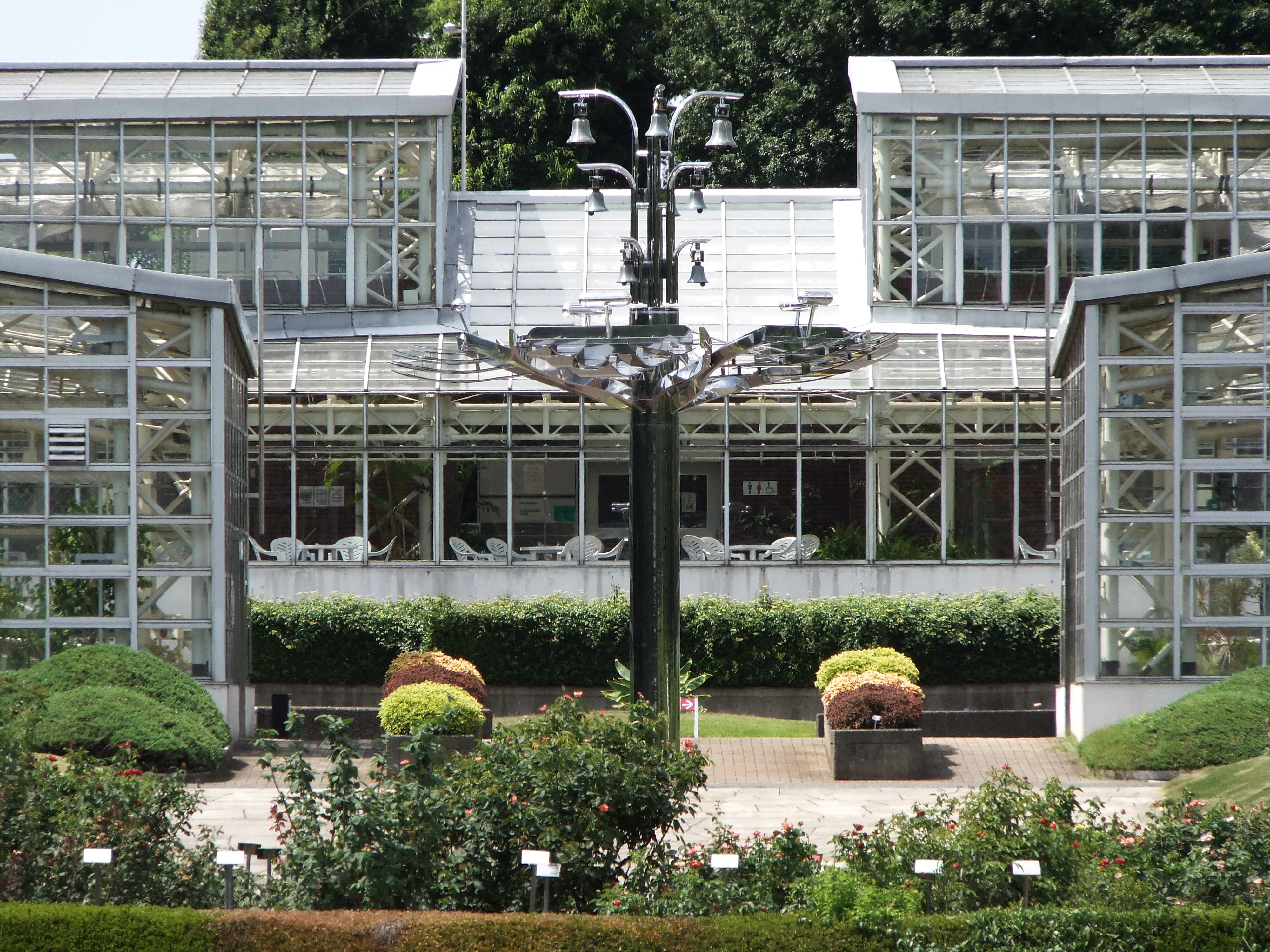 <b>望遠端<br>FinePix F300EXR / 約4.3MB / 4,000×3,000 / 1/320秒 / F5.3 / 0EV / ISO100 / WB:オート / 66mm</b>