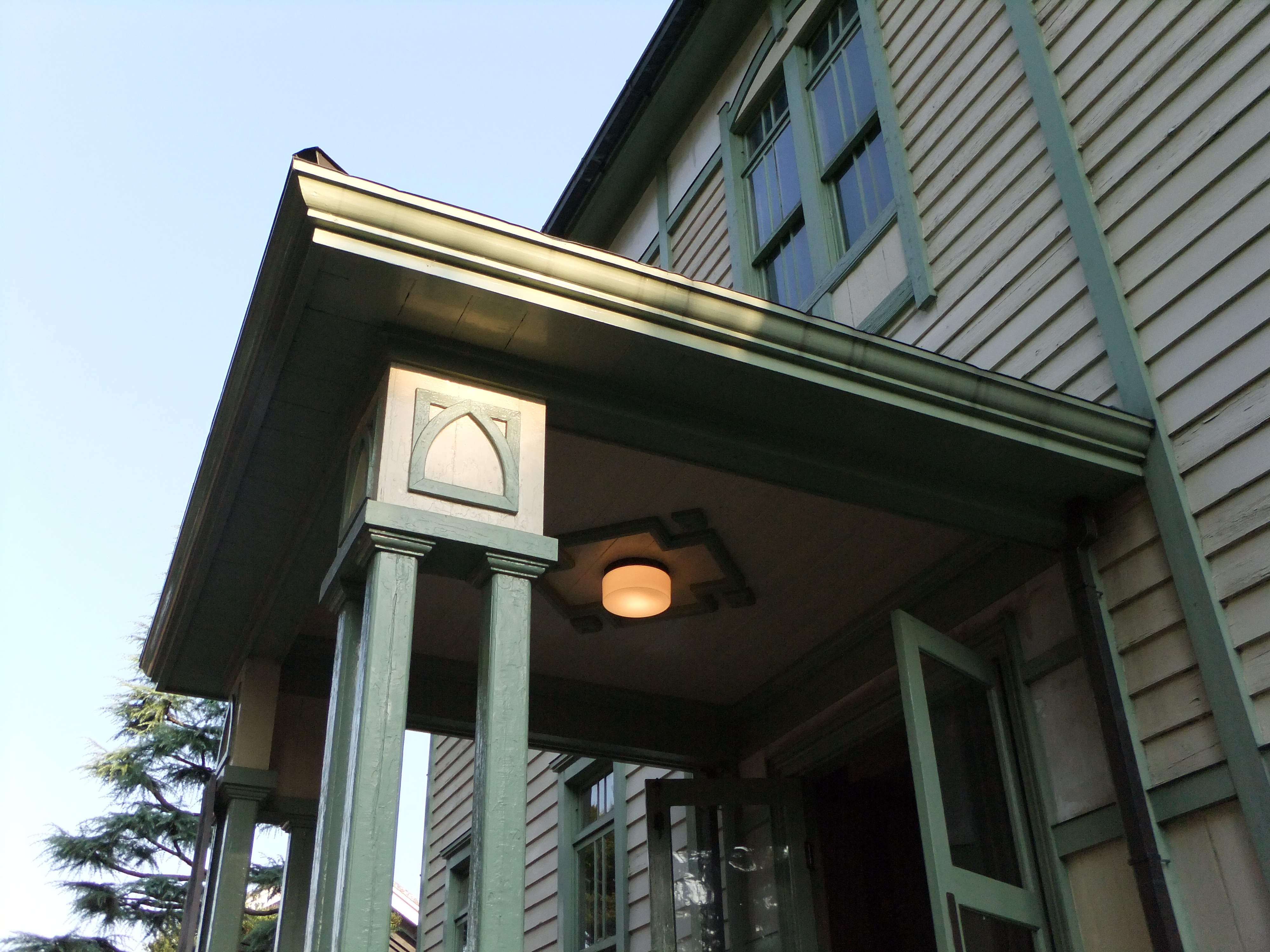 <b>ダイナミックレンジ：200％<br>FinePix F300EXR / 約4.2MB / 4,000×3,000 / 1/300秒 / F4 / 0EV / ISO200 / WB:オート / 6.9mm</b>