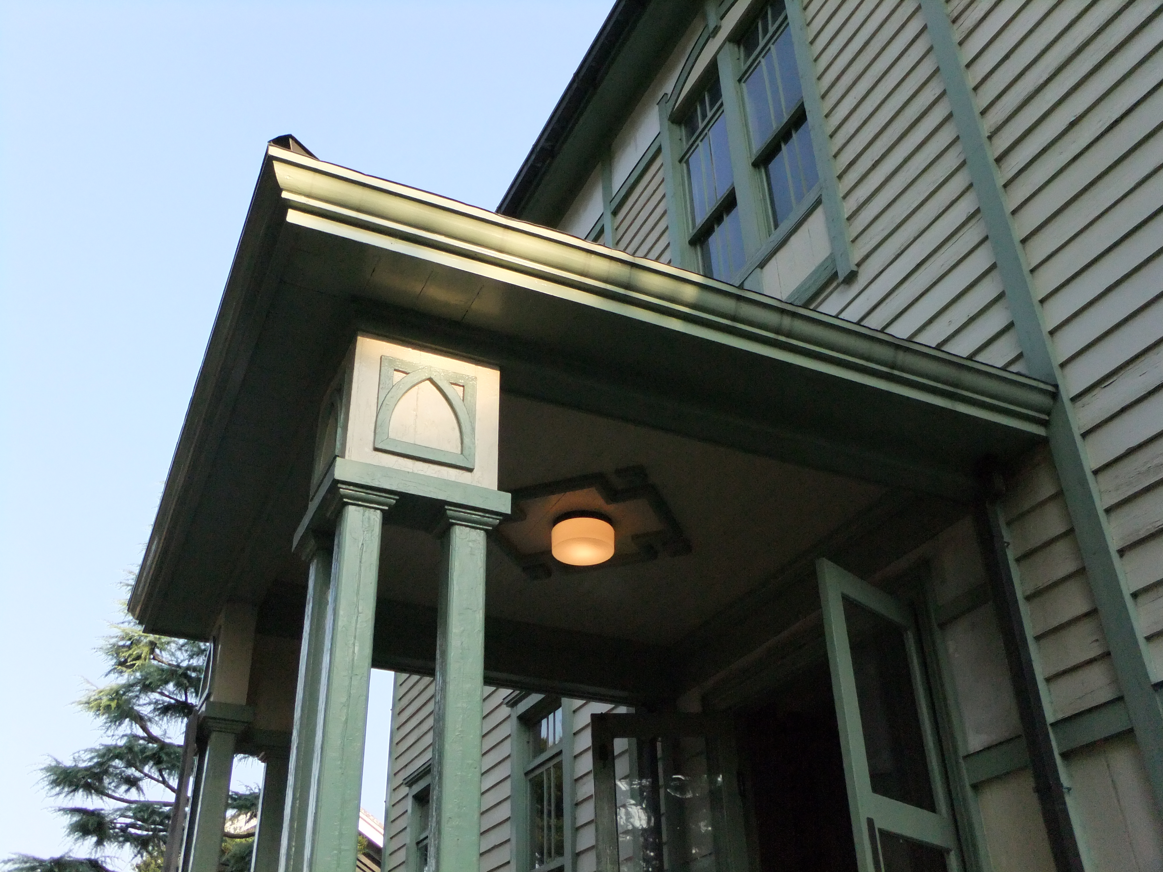 <b>ダイナミックレンジ：400％<br>FinePix F300EXR / 約4.3MB / 4,000×3,000 / 1/600秒 / F4 / 0EV / ISO400 / WB:オート / 6.9mm</b>