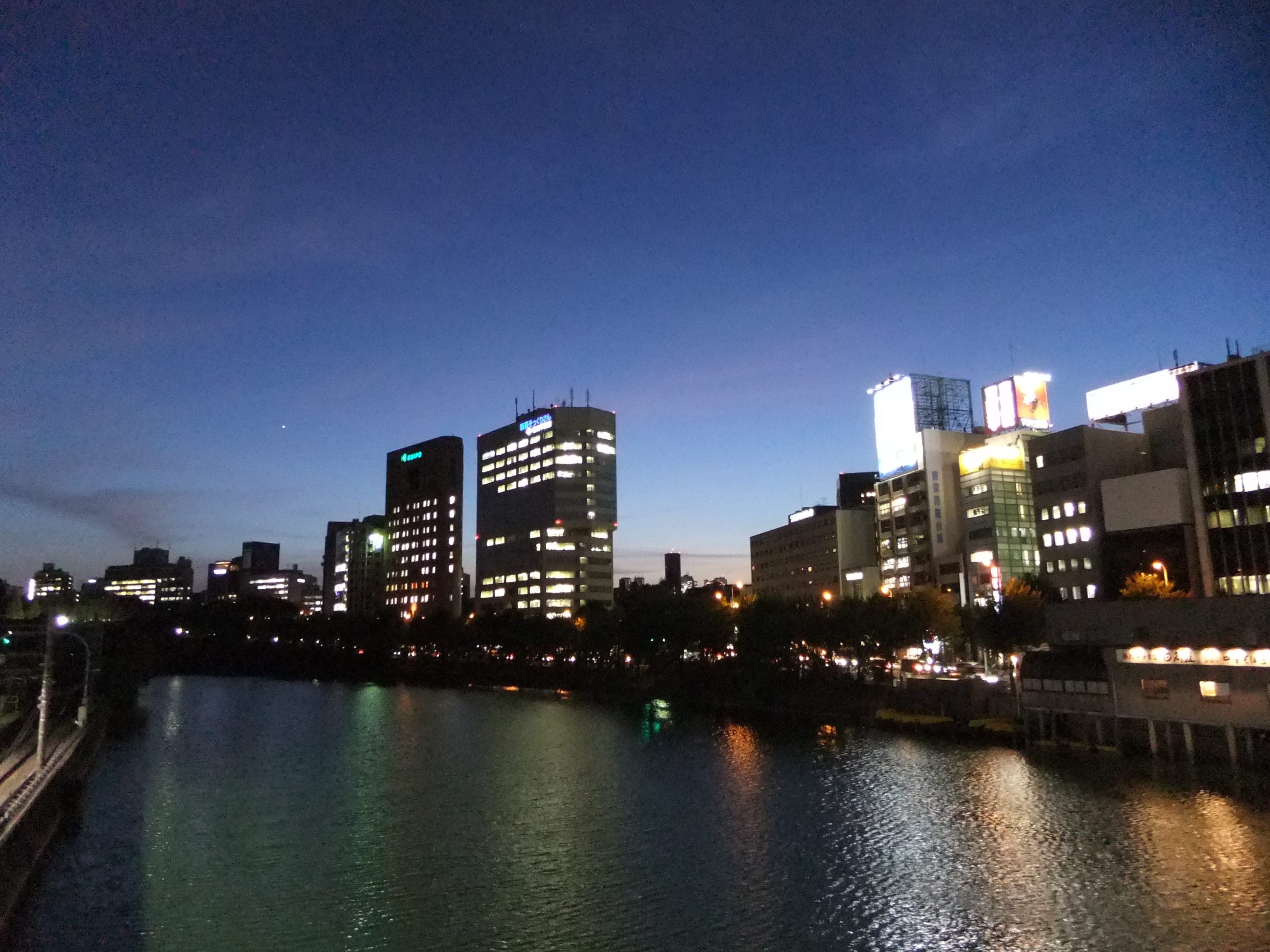 <b>FinePix F300EXR / 約2.5MB / 2816x2112 / 1/8秒 / F3.5 / 0EV / ISO800 / WB:オート / 4.4mm（EXRモード/高感度低ノイズ優先）</b>