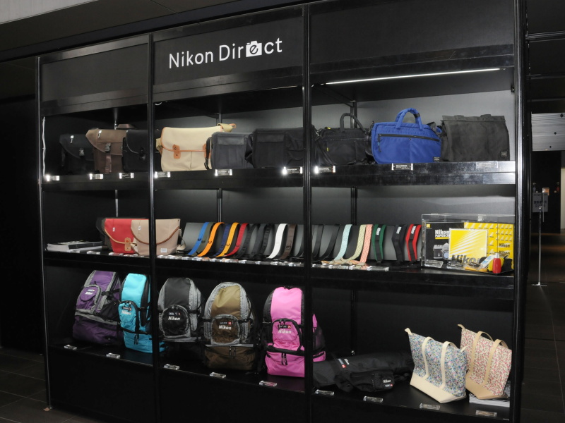 <b>ニコンダイレクトの製品は実際に手に取れる。新製品も用意</b>