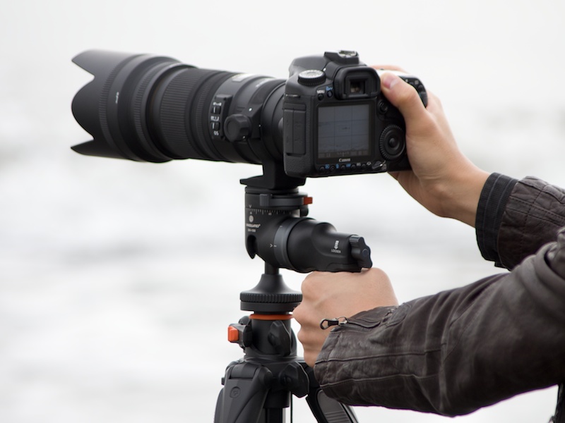 <b>Alta Pro 263 AGHに付属する雲台、GH-100の使用例</b>