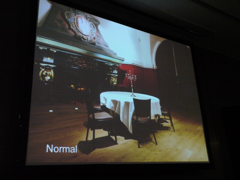 <b>HDRアートを説明するプレゼンテーション画面。これは通常撮影</b>