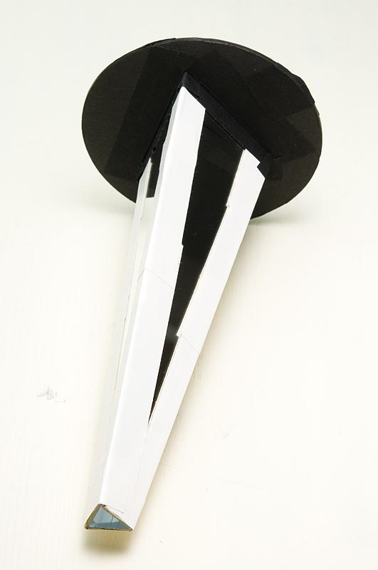 <b>テーパードミラーシステムの万華鏡。レンズに取り付ける側から、先端に向かって細くなるように作る</b>