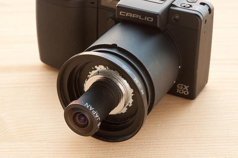 <b><a href="http://shop.gyoromap.jp/"><u>魚露目8号</u></a>はフィットの製品。レンズの後ろ側は磁石になっているのだが、私はフィルターの枠に金属の輪をハメて、装着している</b>