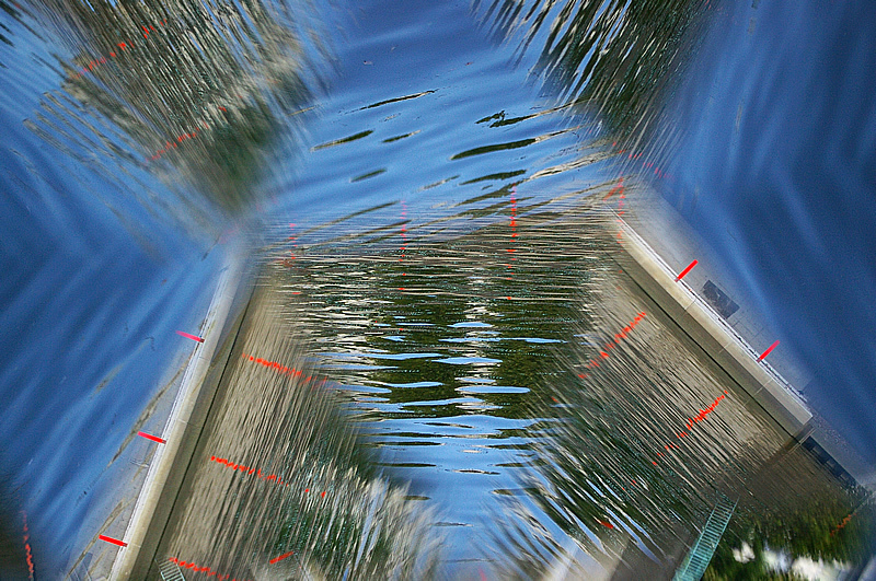 <b>aon9さんの写真。ガラス製の表面反射鏡を使用。ペンタックス*ist DL2+DA 18-55mm 3.5-5.6 AL</b>