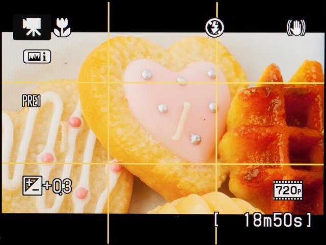 <b>動画モード時の画面。シャッターボタンで開始/停止なので、動画中の静止画撮影はできない</b>