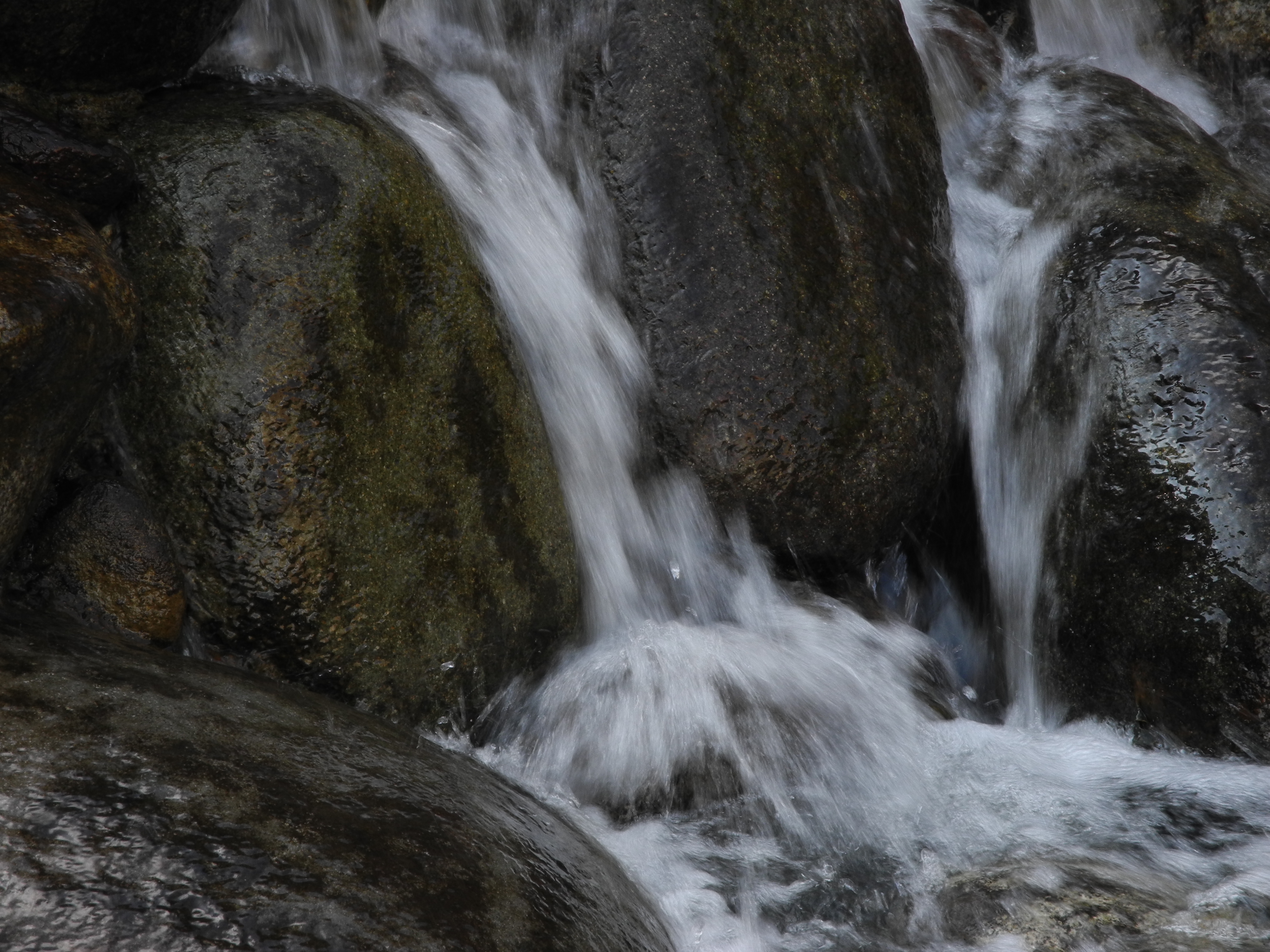 <b>NDフィルター:オフ / 絞り優先AE（F8）<br>COOLPIX P7000 / 3,648×2,736 / 1/41秒 / -1.0EV / ISO100 / WB:オート / 42.6mm（200mm相当）</b>