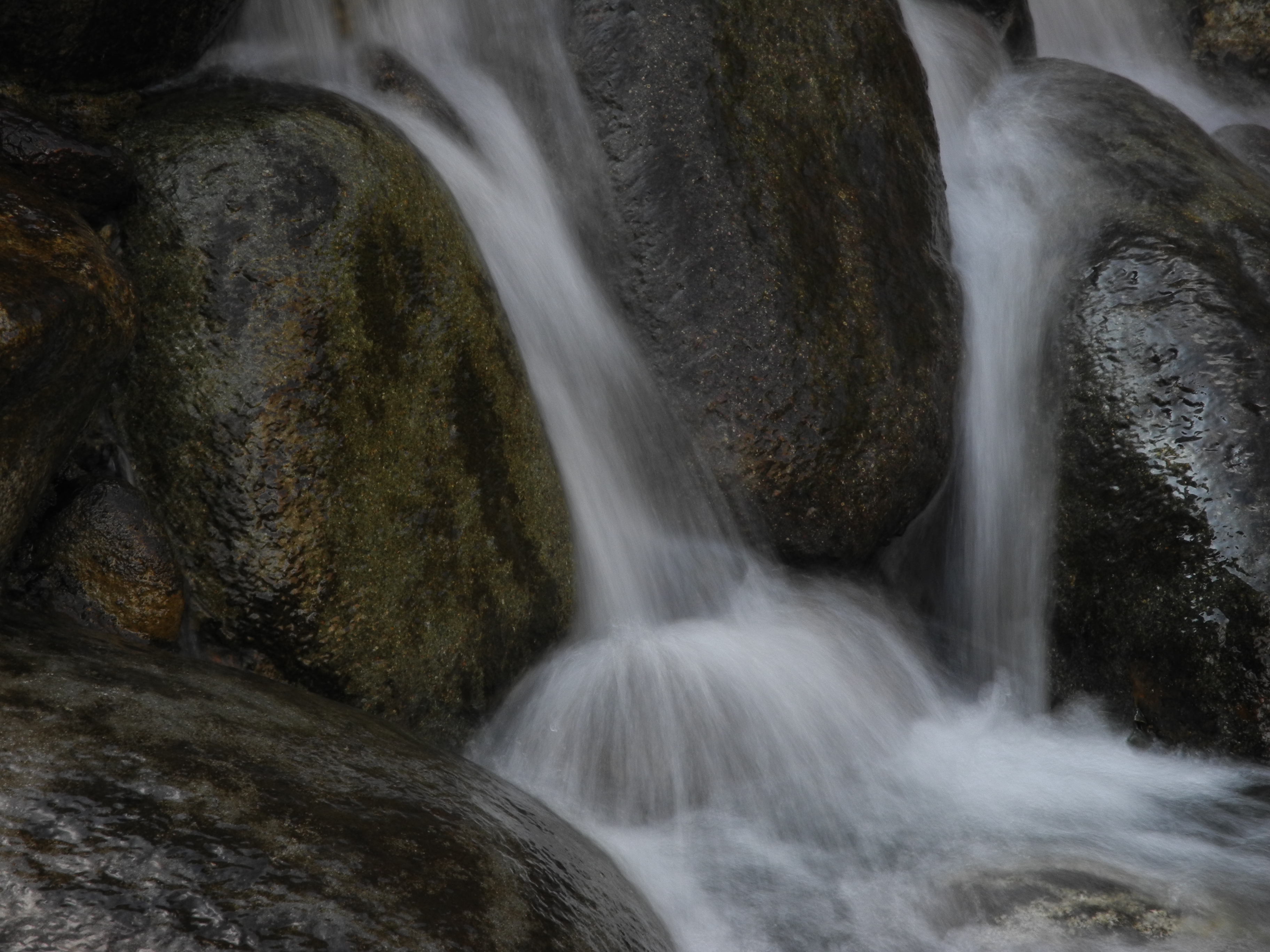 <b>NDフィルター:オン / 絞り優先AE（F8）<br>COOLPIX P7000 / 3,648×2,736 / 1/5秒 / -1.0EV / ISO100 / WB:オート / 42.6mm（200mm相当）</b>