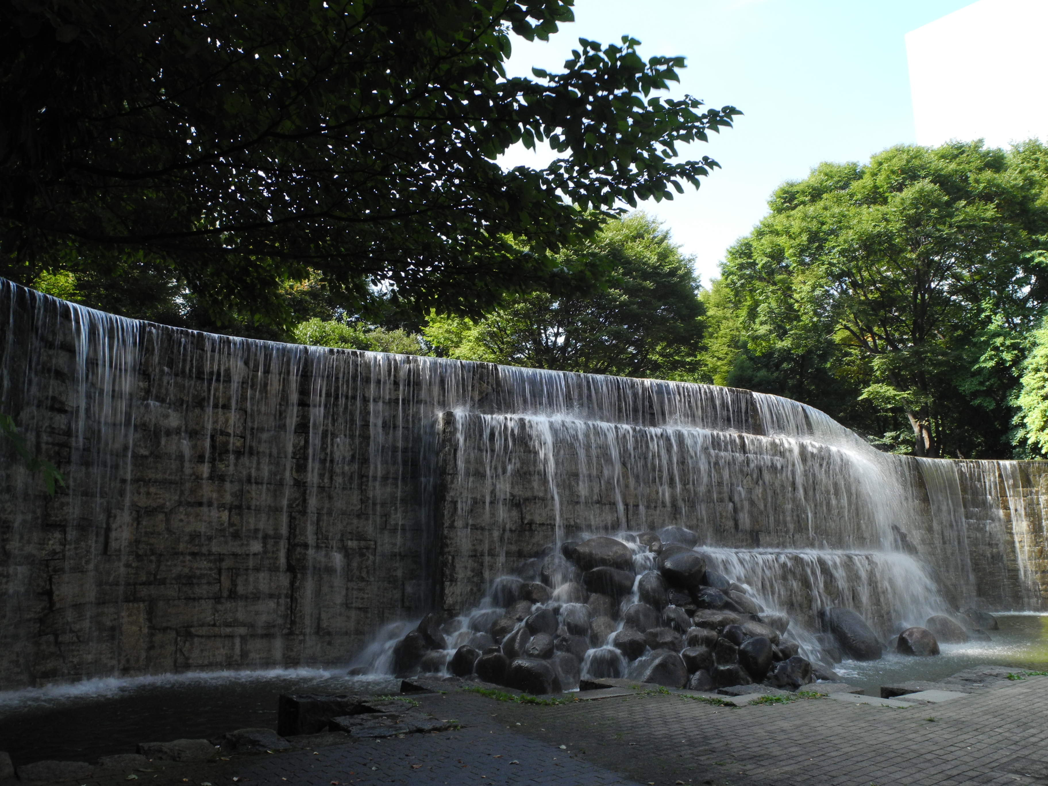 <b>ISO200<br>COOLPIX P7000 / 3,648×2,736 / 1/25秒 / F5.6 / -1.0EV / 絞り優先AE / WB:晴天 / 6mm（28mm相当）</b>