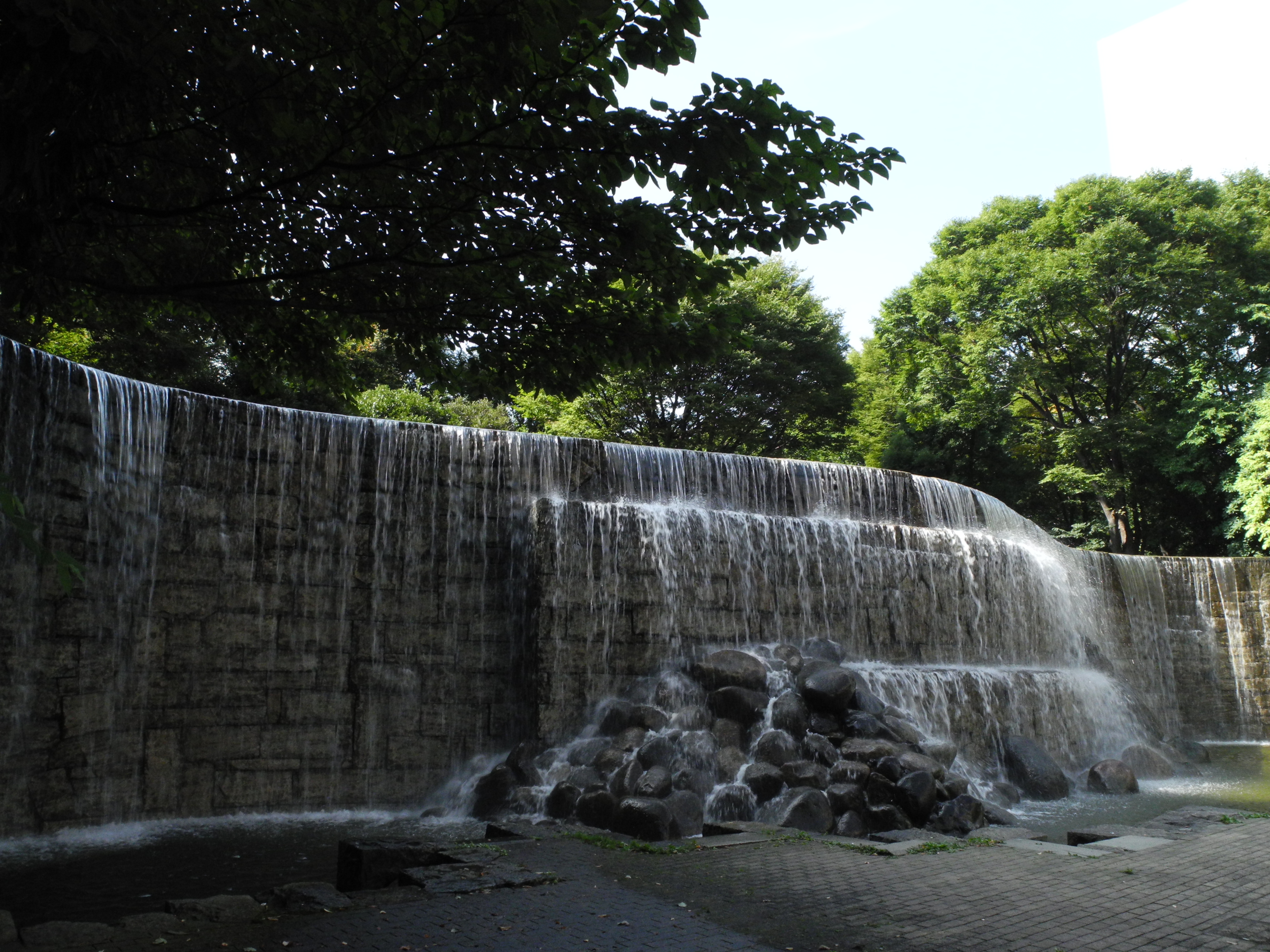 <b>ISO400<br>COOLPIX P7000 / 3,648×2,736 / 1/53秒 / F5.6 / -1.0EV / 絞り優先AE / WB:晴天 / 6mm（28mm相当）</b>