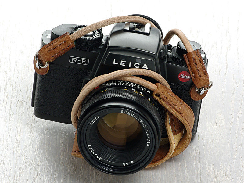 <b>持ち運ぶときはカメラに巻きつけておける</b>