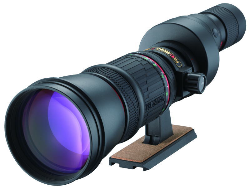 <b>オプションのプリズムユニットとアイピースを装着して、スポッティングスコープにしたところ</b>