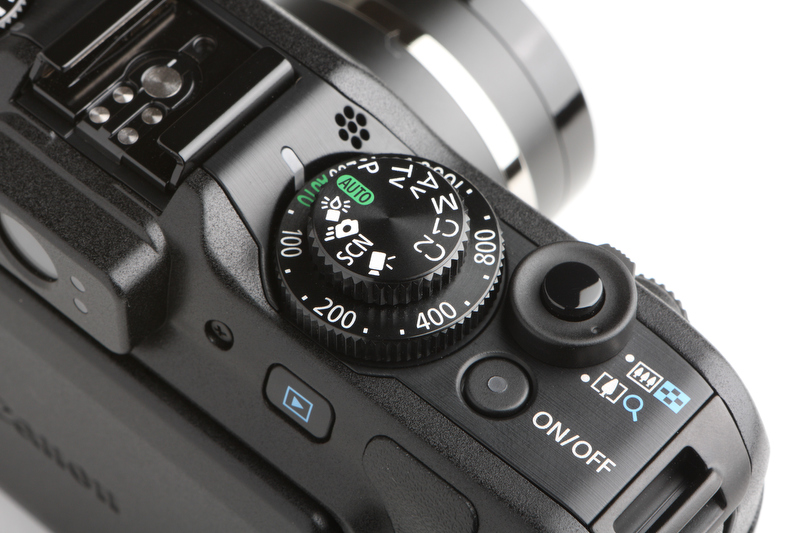 <b>1/3段ステップとなったISOダイヤル。細かくISO感度を設定したいユーザーには便利に感じることだろう。</b>