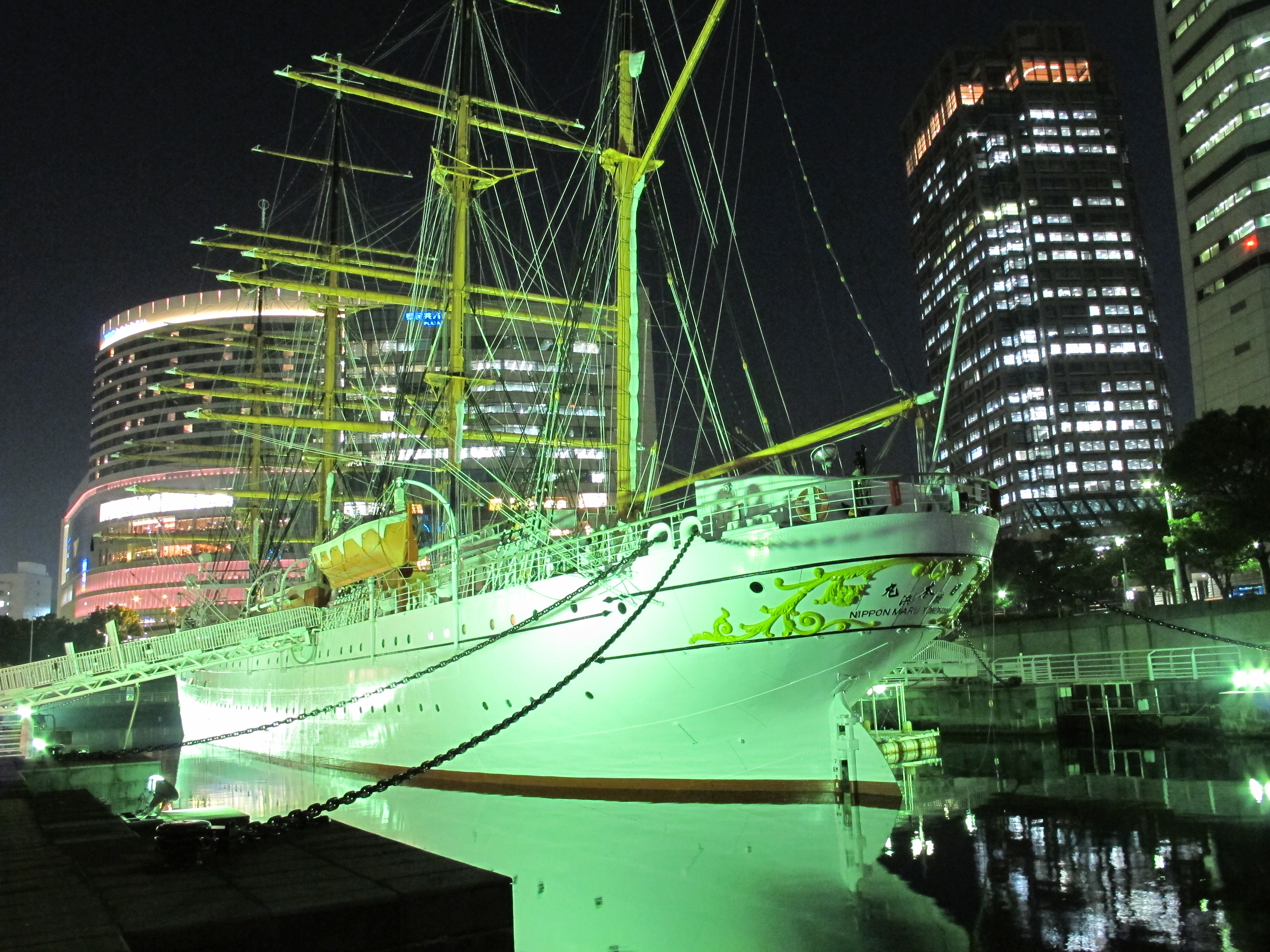 <b>ISO800<br>PowerShot G12 / 約3.0MB / 3,648×2,736 / 1/4秒 / F5.6 / +1.7EV / WB:オート / 6.1mm</b>